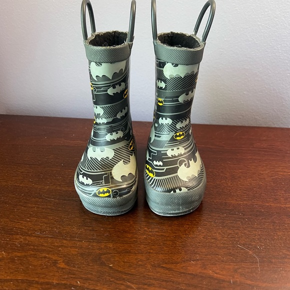Western Chief Batman Rain and Snow Boots Kids size 5 Black Gray Yellow GUC - Picture 4 of 8
